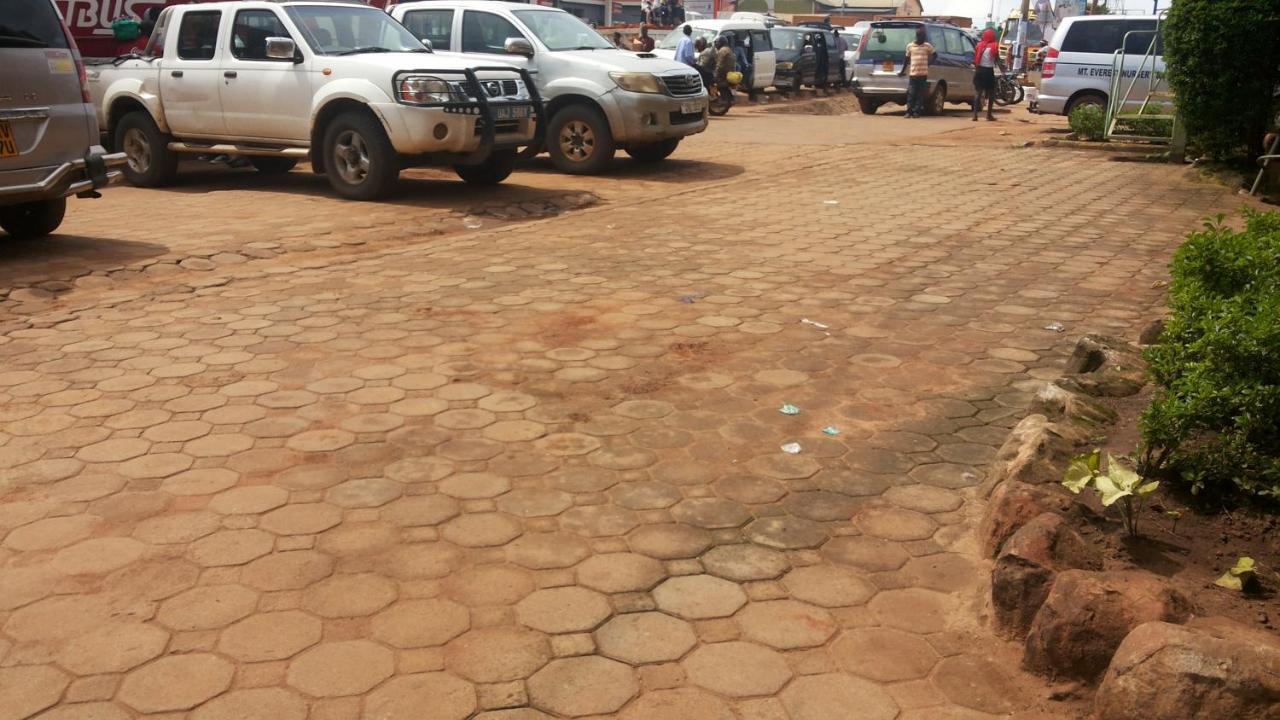 Palema Crown Hotel Gulu Bagian luar foto