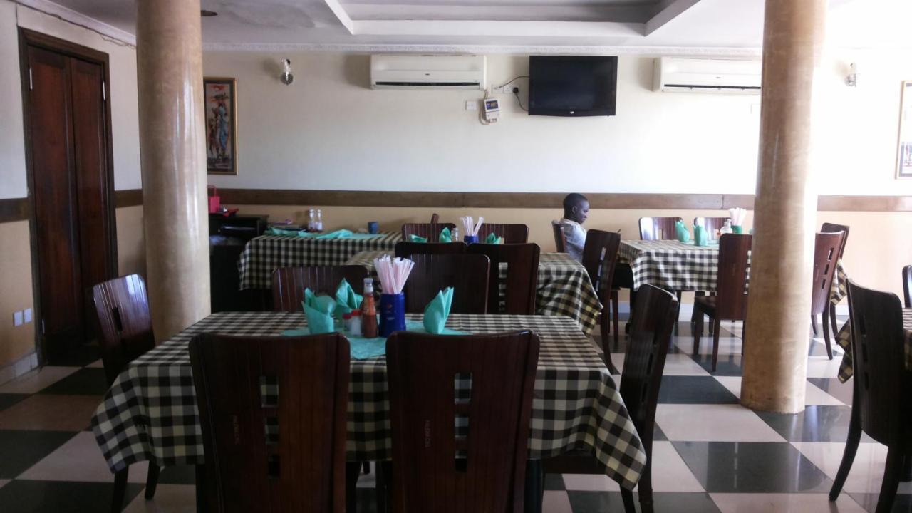 Palema Crown Hotel Gulu Bagian luar foto